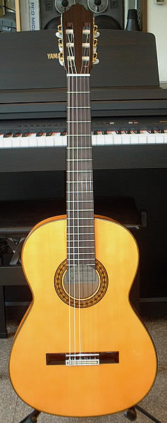 新品：スペイン製フラメンコギター(ハードケース付) 75,000円。JOSE 